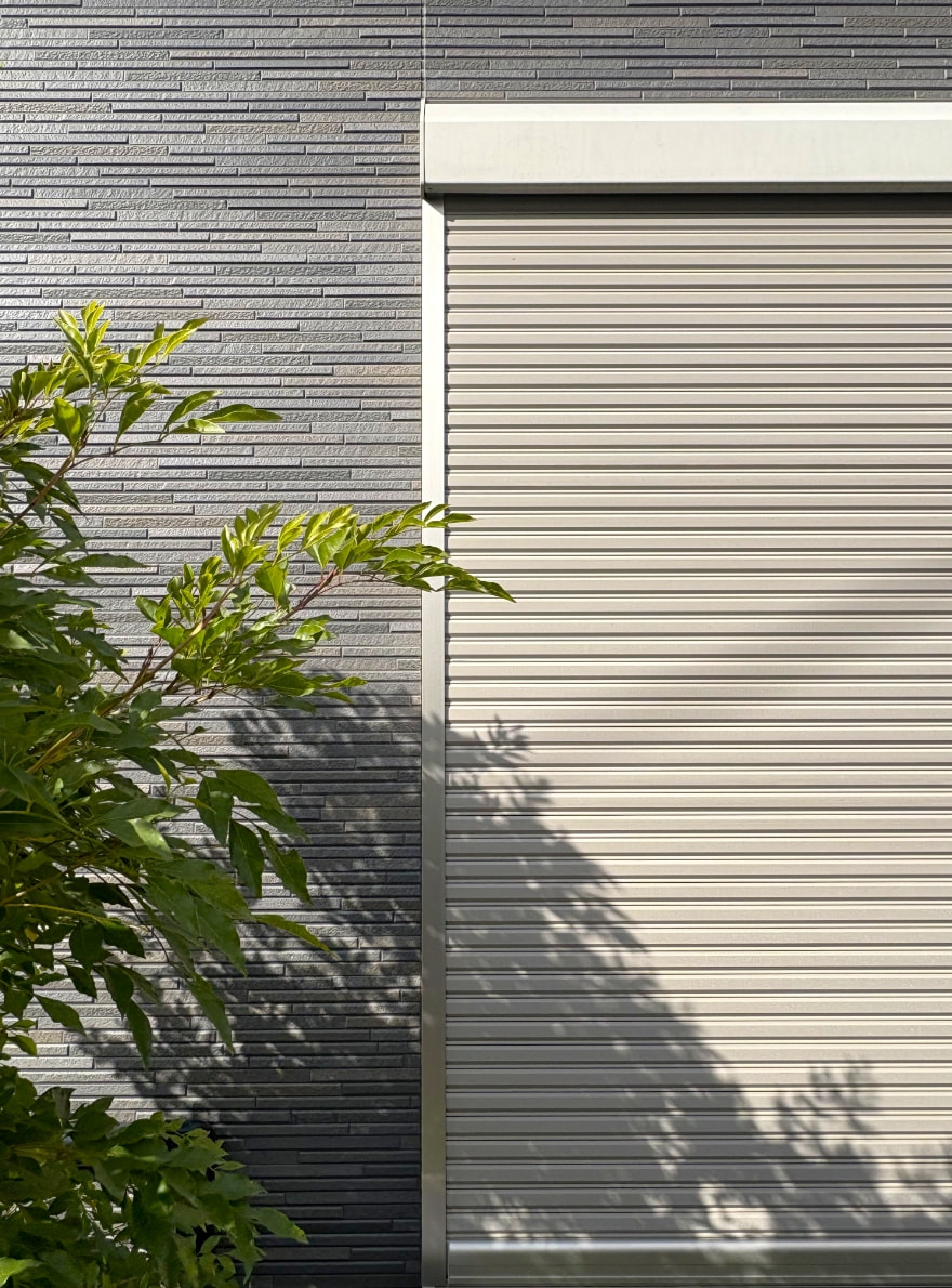 台風から家を守るシャッター