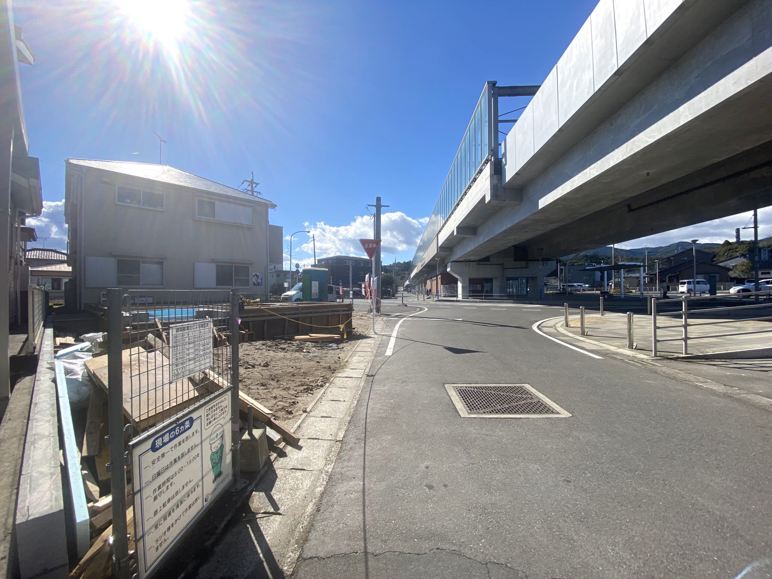 ＪＲ／慈眼寺駅が目の前にある交通便利な立地！その他、周辺に利便施設が充実した住み良い住環境となっております。