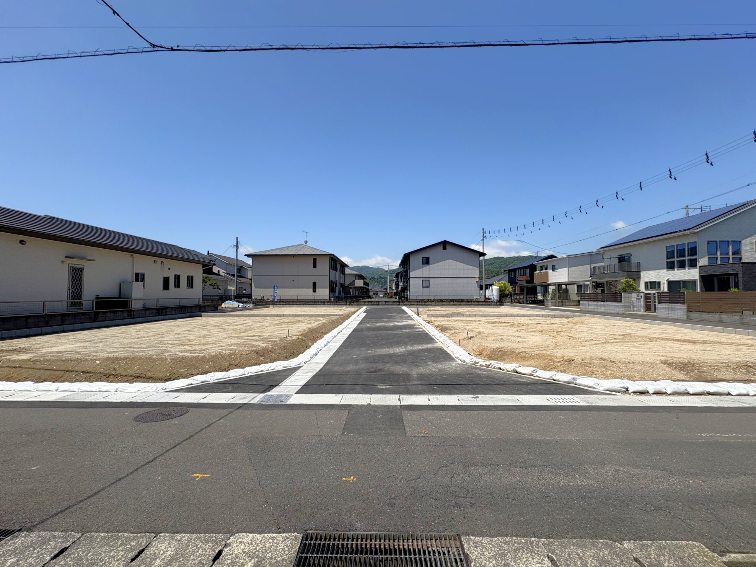 清和３丁目、閑静な住宅街に全４区画誕生。中央ハウス徒歩圏内の安心感と、自由設計の喜びを。この場所から、あなたらしい暮らしが始まります。