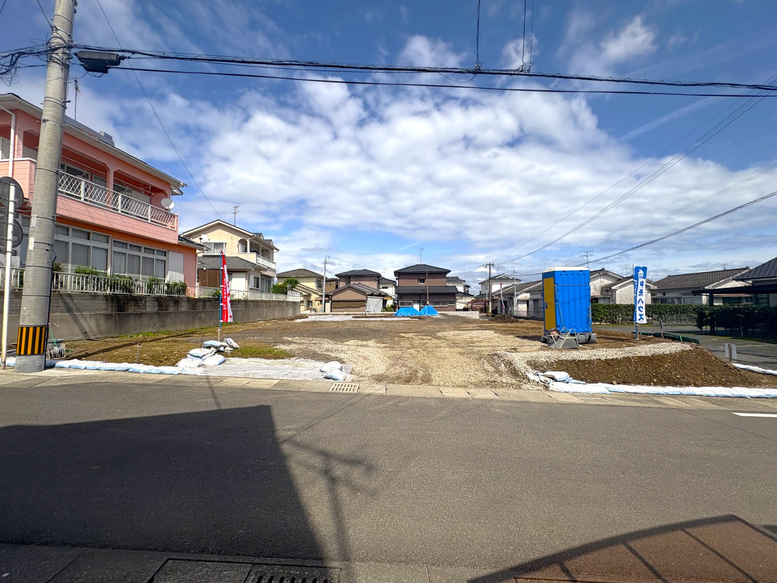 陽光が降り注ぐ「南向きの角地」。坂之上３丁目の静穏な地に、理想の住まいを。ＪＲ／坂之上駅まで十分徒歩圏内！