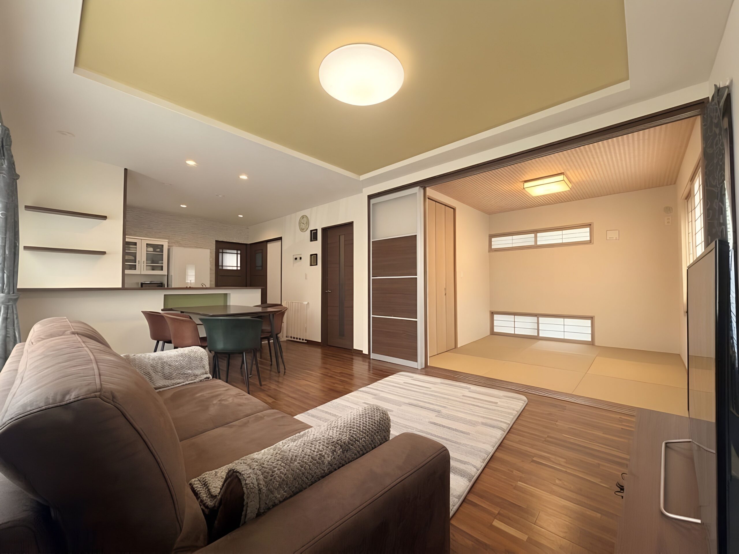 セブンイレブン坂之上６丁目店まで５０ｍ！太陽光発電システム６．１２ＫＷ搭載！サンルーム付きの使い勝手の良い家事動線が魅力の４ＬＤＫ！