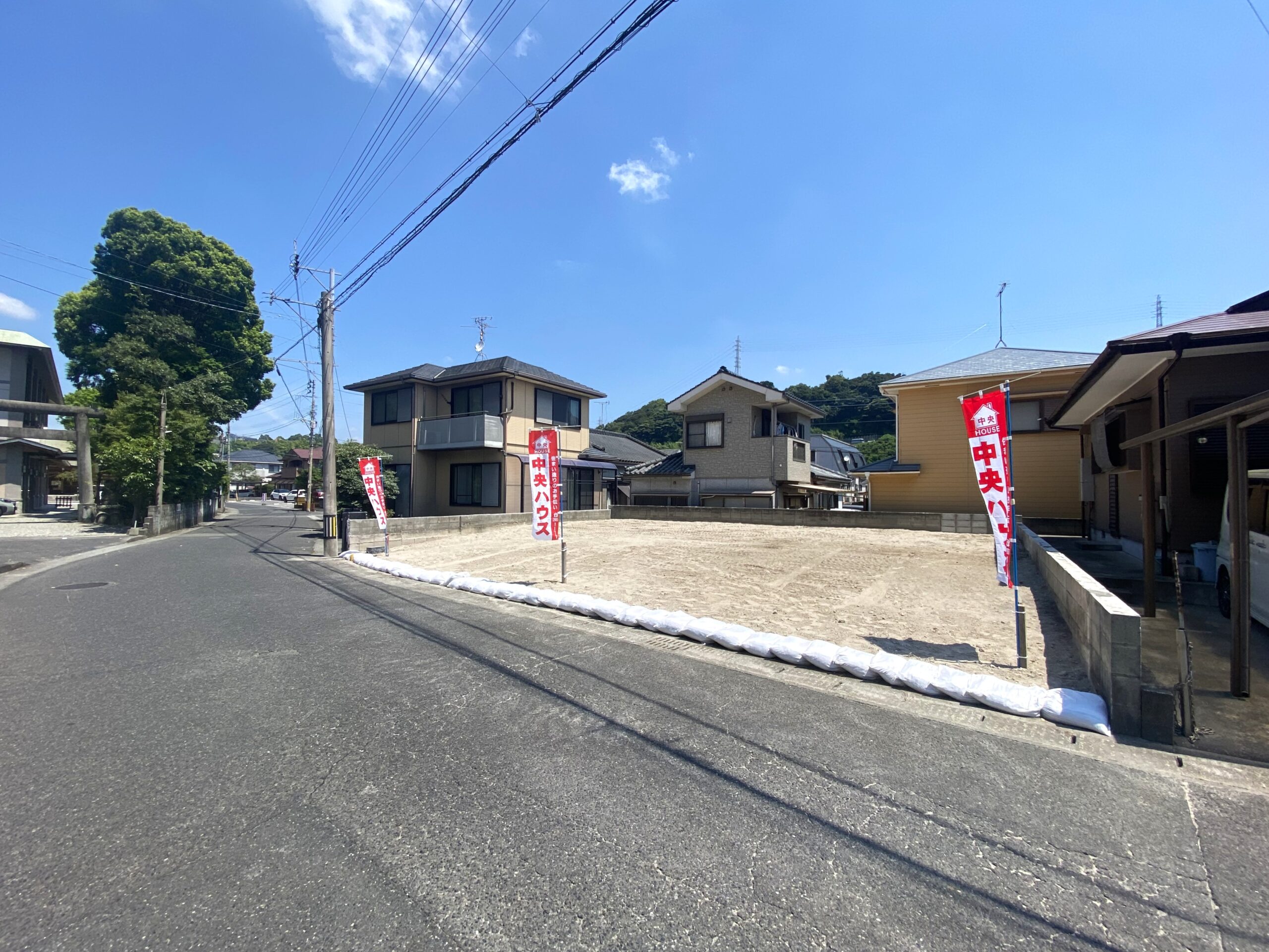 宇宿小学校までは徒歩約１０分！最寄り駅までの道のりは、穏やかな朝の光を感じながら、ＪＲ／宇宿駅へ徒歩約１２分で行けます！