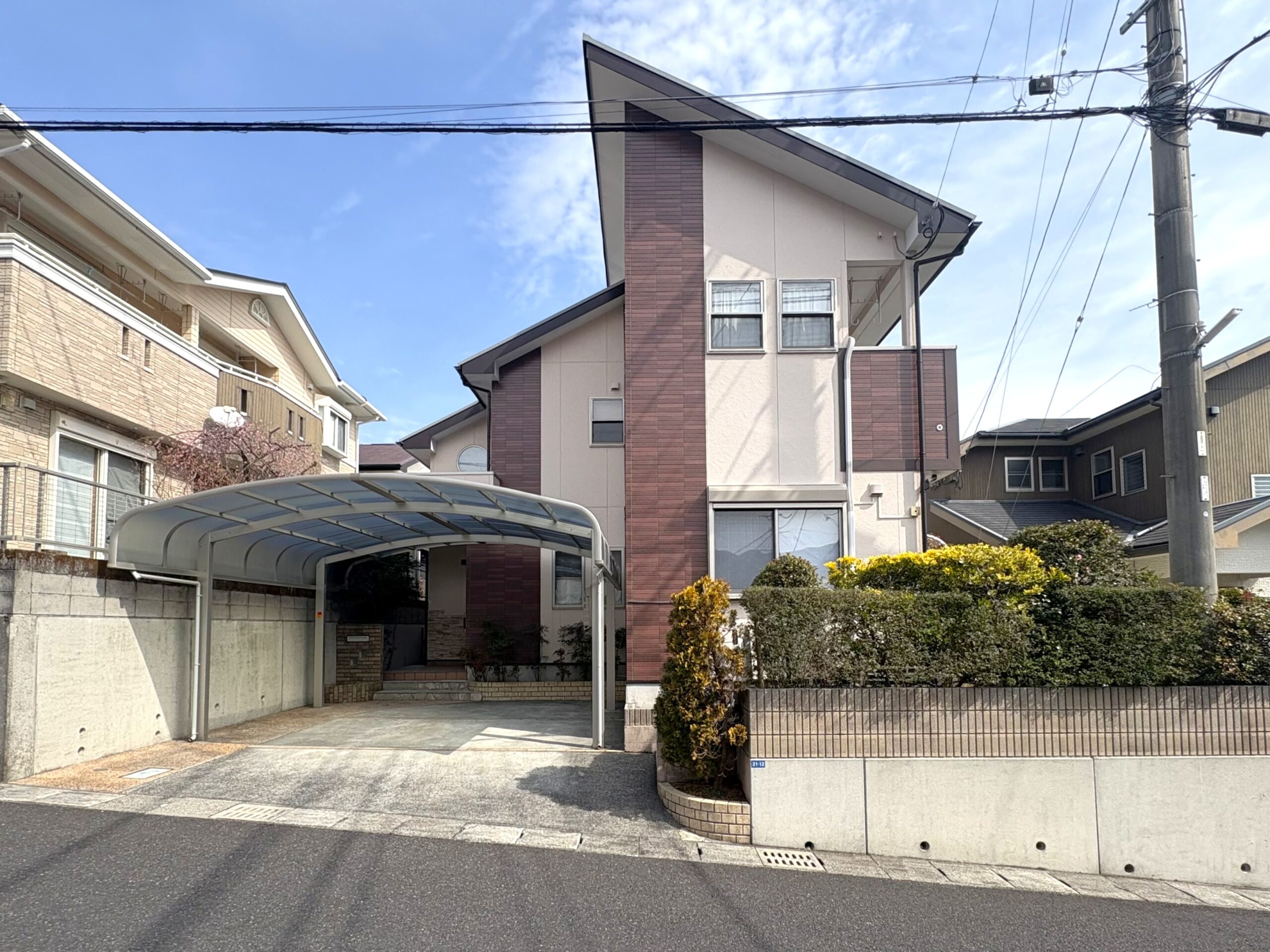 即日内覧可！錦江台小学校まで４５０ｍ！前面道路幅員６ｍ・駐車並列２台可※カーポート付き！４ＬＤＫ！