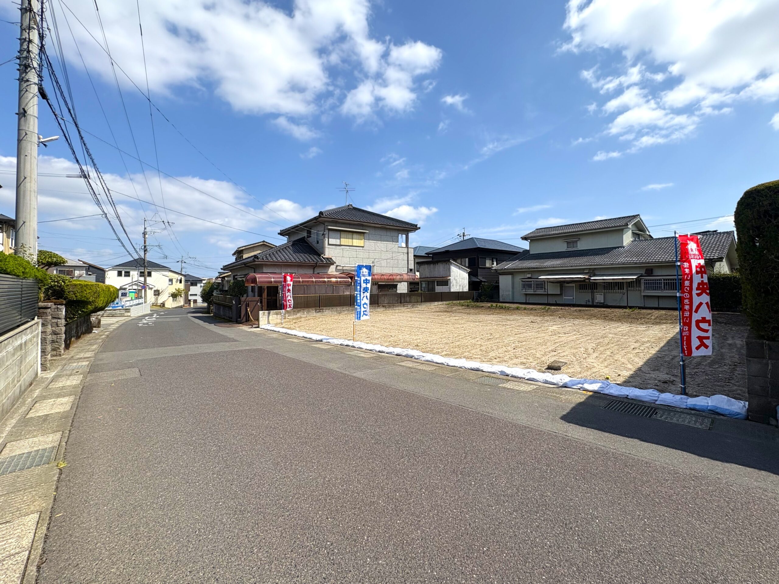 明和小学校まで６５０ｍ！鹿児島中央駅までのアクセスも良好！前面道路幅員６ｍ！本通りより一つ中に入った穏やかな住環境となっております。