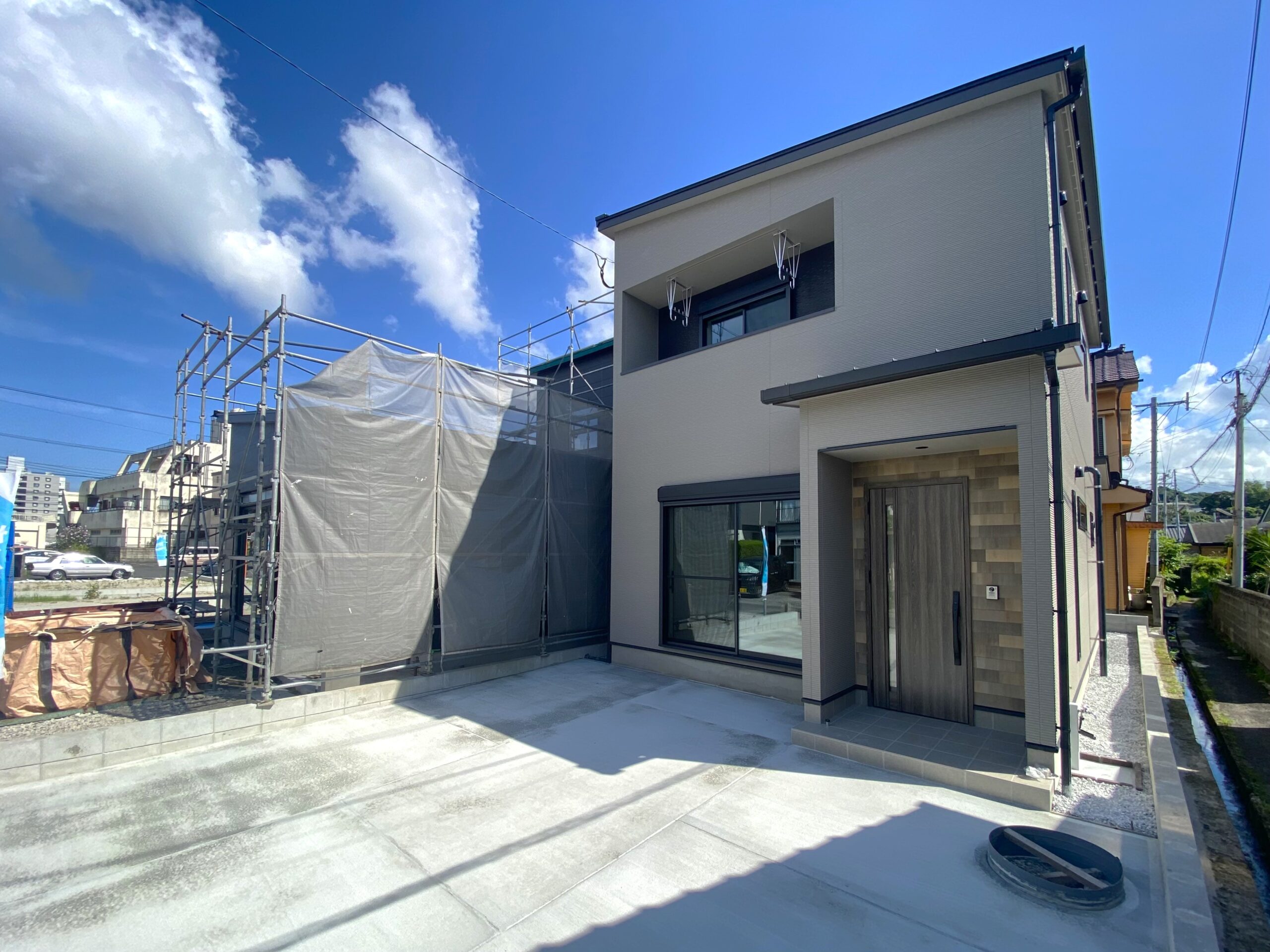 まもなく完成！サンキュー和田店まで５５０ｍ！駐車３台以上可！キッチン→洗面脱衣室→サンルームへと続く使い勝手の良いラク家事動線！