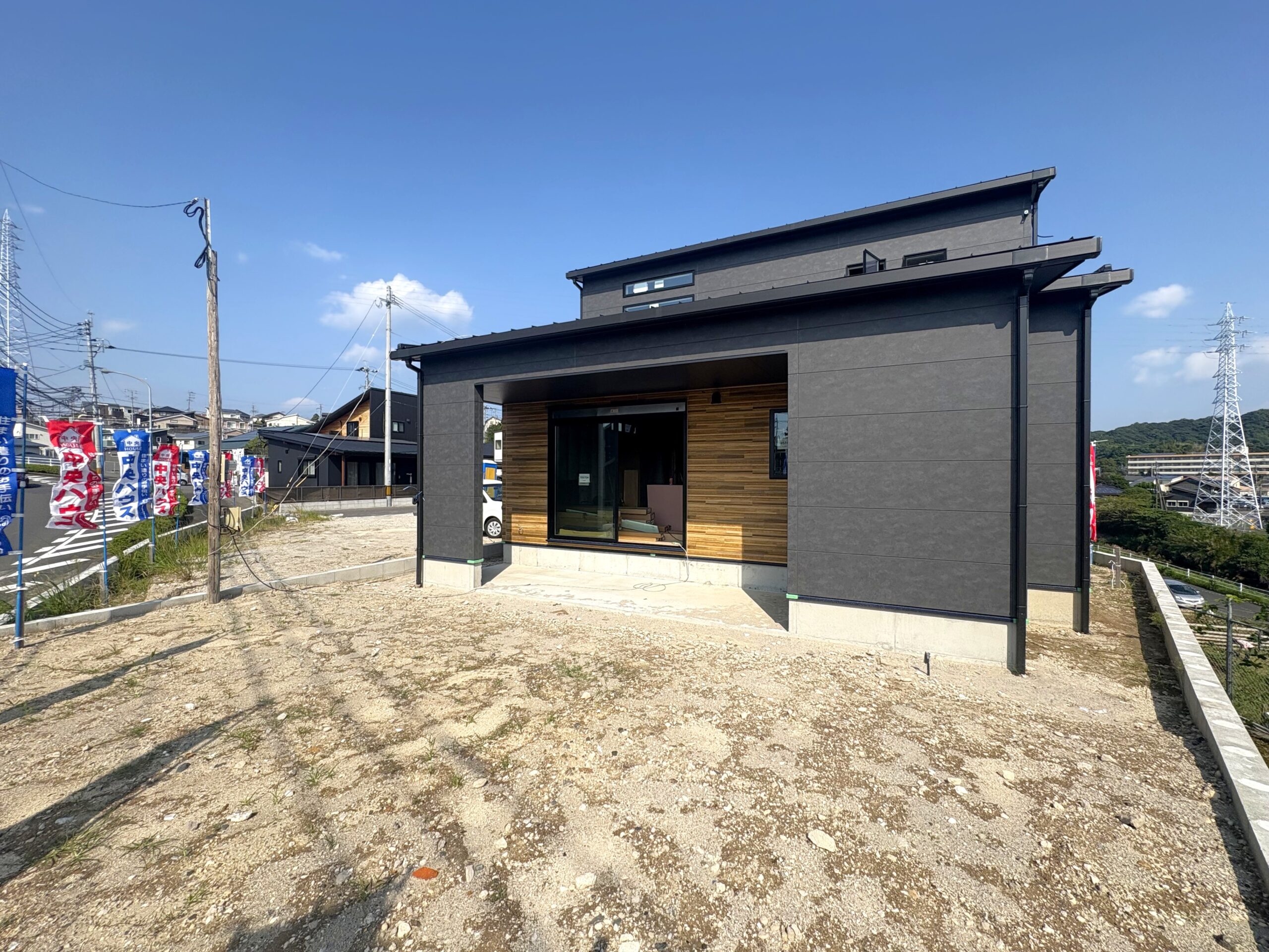 ゆとりある80坪超の広々敷地!視線を気にせず寛げる南庭。毎日がリゾートになる家。