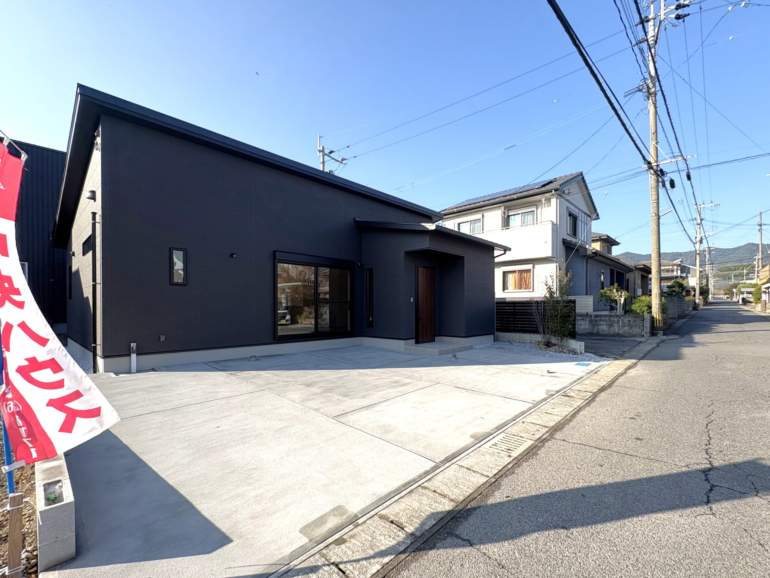 まもなく完成！内覧予約受付中！「ワンフロアで叶える、家族の笑顔。ゆとりと安心に包まれる平屋の暮らし。」開放感ある角地物件！駐車並列３台可！