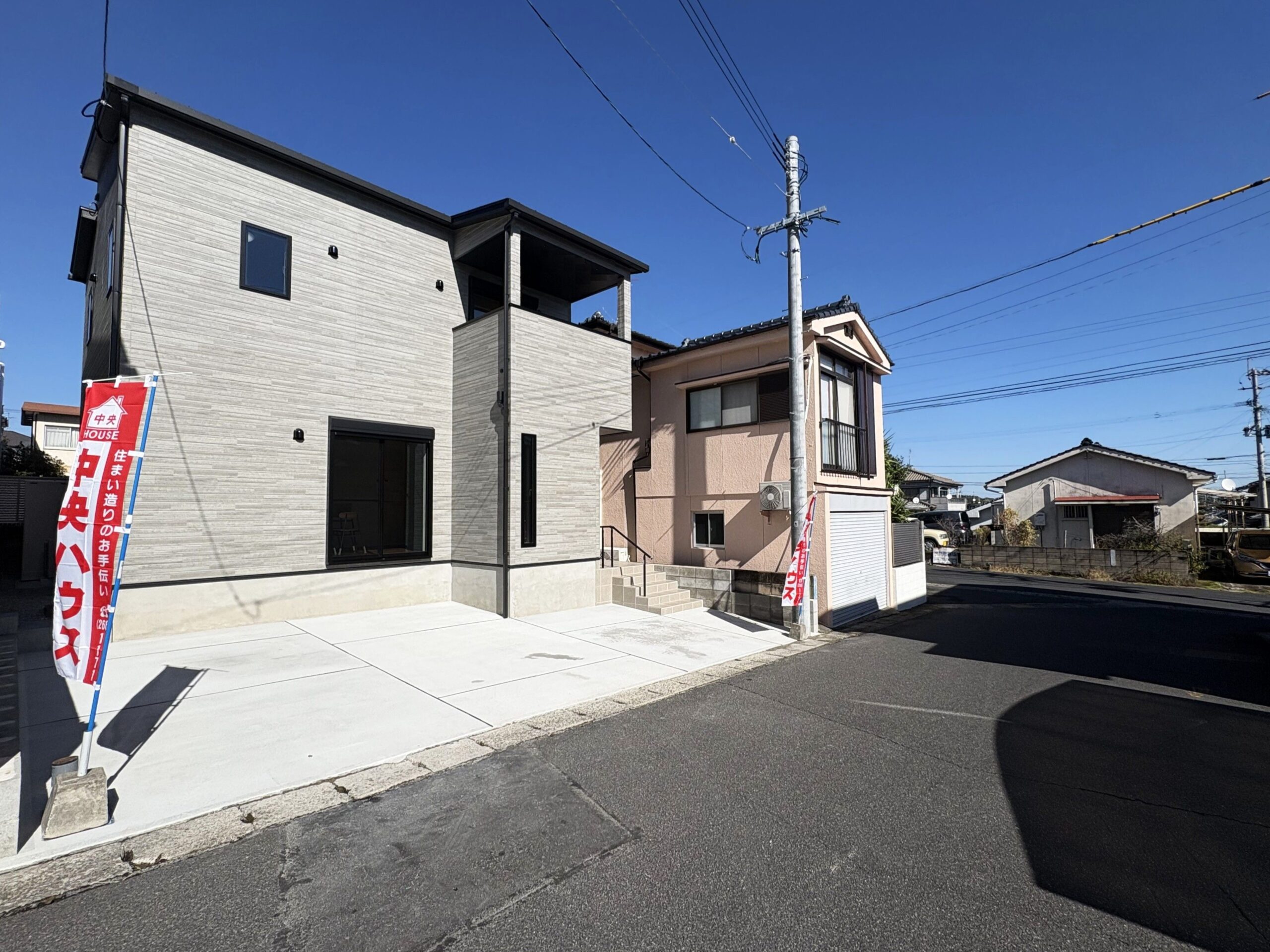 Ａコープ桜ヶ丘店まで１８０ｍ！南向きで陽当たり良好！駐車並列３台可！使い勝手の良い回遊動線が魅力的な住まい♪