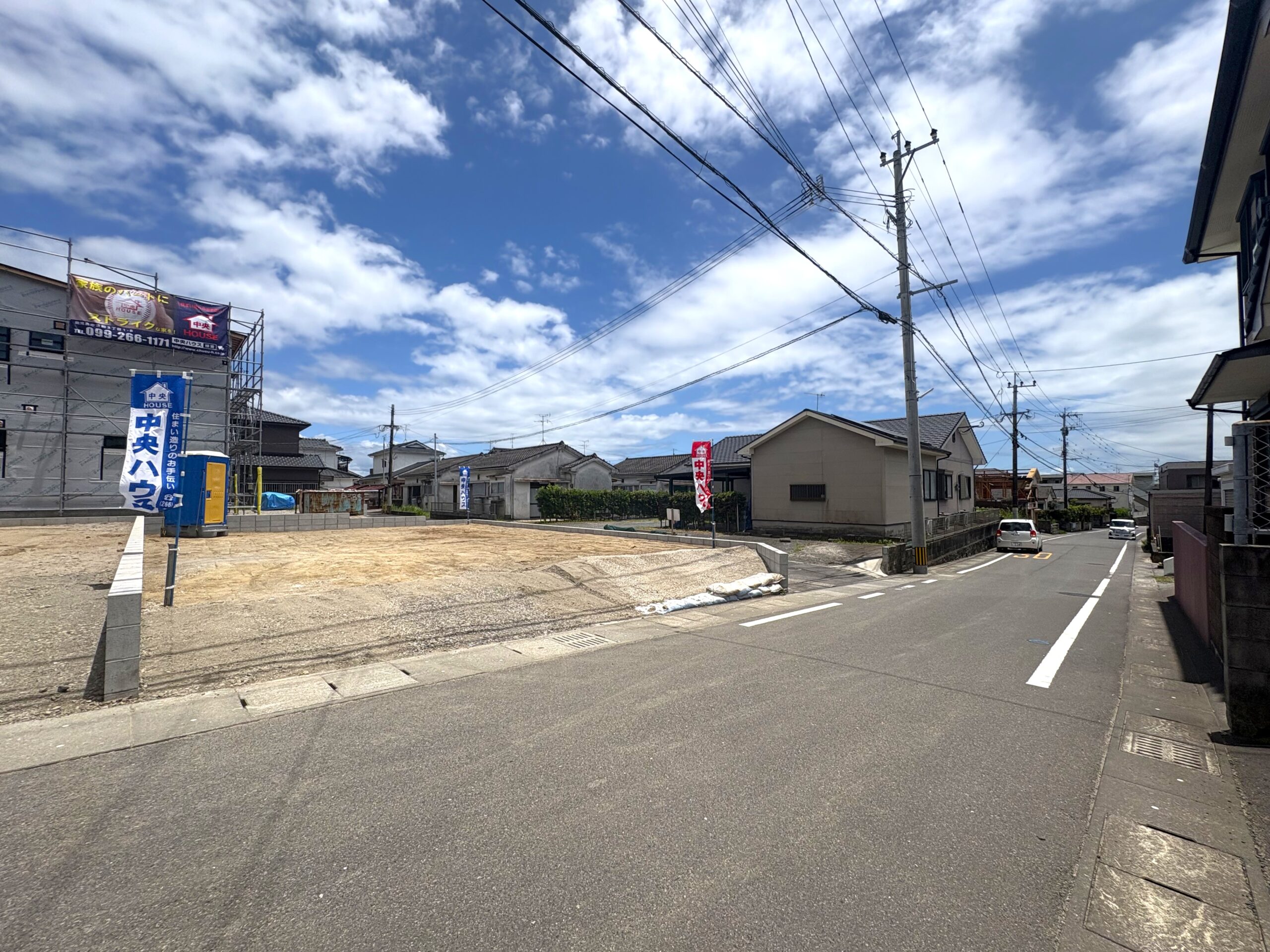 陽光が降り注ぐ「南向きの角地」。坂之上３丁目の静穏な地に、理想の住まいを。ＪＲ／坂之上駅まで十分徒歩圏内！